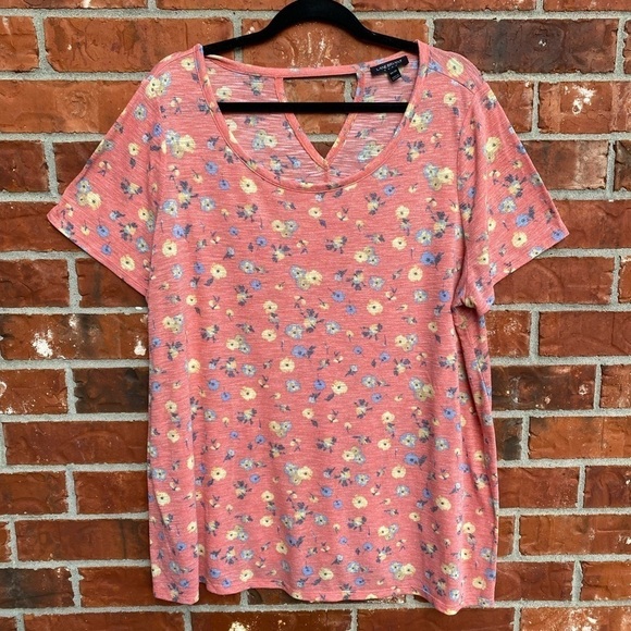 Lane Bryant Womens 18/20 Pink Floral Keyhole Back Short Sleeve Tshirt - Picture 1 of 9